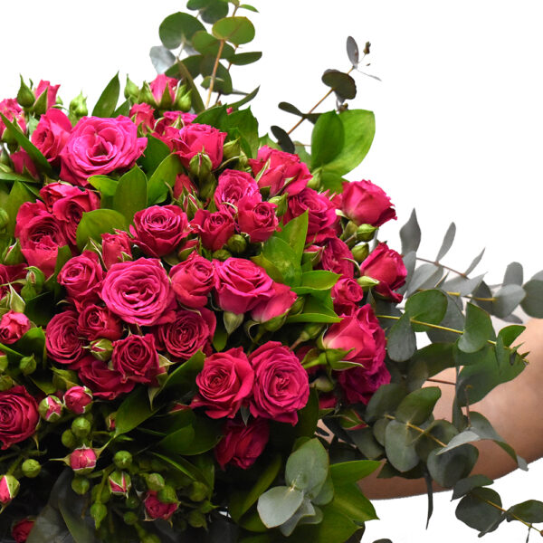 Bouquet with mini dark pink roses